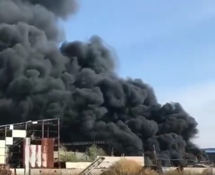 В Харьковской области горит склад одного из крупнейших предприятий в Украине. Видео